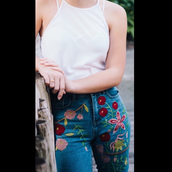 GLAMOURAS PETITE Floral Embroidered Jeans - Picture 4 of 5